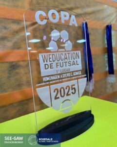 Troféu de primeiro lugar e incentivo ao esporte na Copa Weducation de Futsal